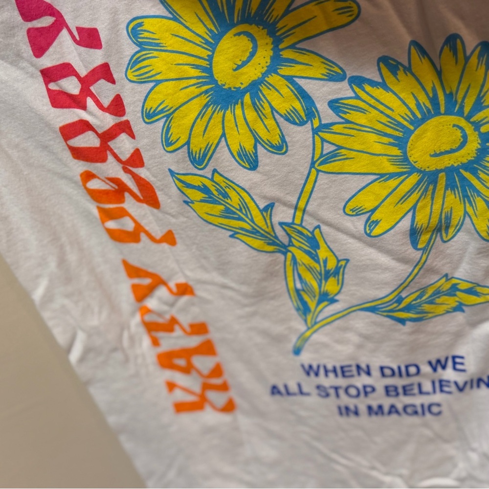 Kids White Graphic Tee with Yellow & Blue Daisy Print